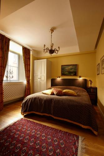 Collector's Victory Hotel