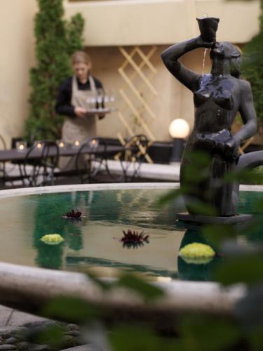 Collector's Victory Hotel