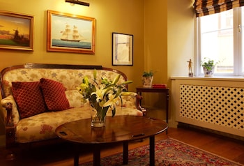 Collector\'s Victory Hotel