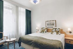 Crystal Plaza Hotel