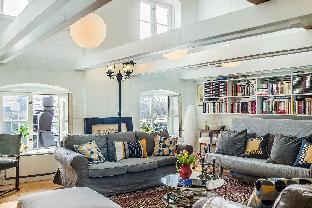 Giant 4 BDR Penthouse Lifestyle Loft in Old Town